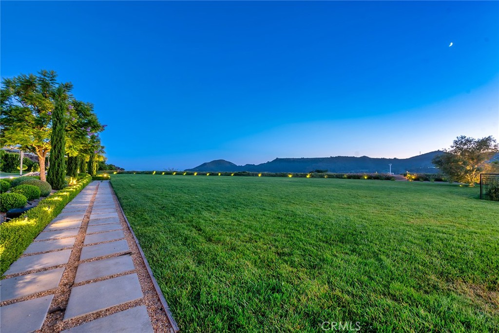 https://media.crmls.org/medias/384e4142-589a-454c-9b73-80608882bc04.jpg?preset=X-Large