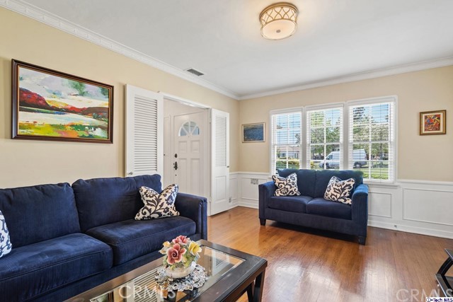 1454 Irving Avenue photo 8