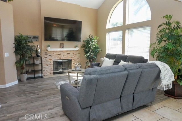 Detail Gallery Image 4 of 18 For 13643 Cabrillo Court, Fontana,  CA 92336 - 4 Beds | 2/1 Baths