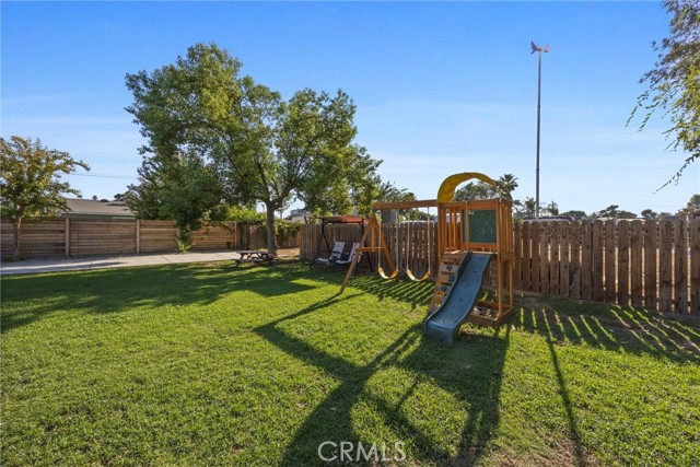 2105 Jason St, Bakersfield CA: https://media.crmls.org/medias/384f0ab9-595f-4e70-b3e0-d9e60d6537b4.jpg