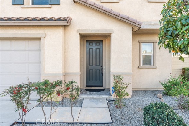 Detail Gallery Image 4 of 46 For 4011 Elderberry, Lake Elsinore,  CA 92530 - 4 Beds | 2/1 Baths