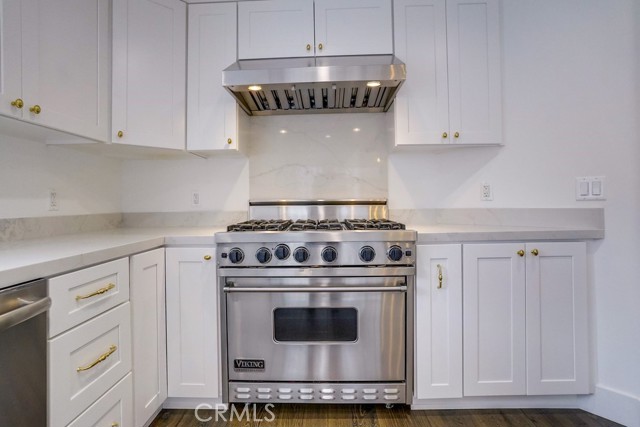 Detail Gallery Image 9 of 27 For 35 Raymond #404,  Pasadena,  CA 91103 - 2 Beds | 2/1 Baths