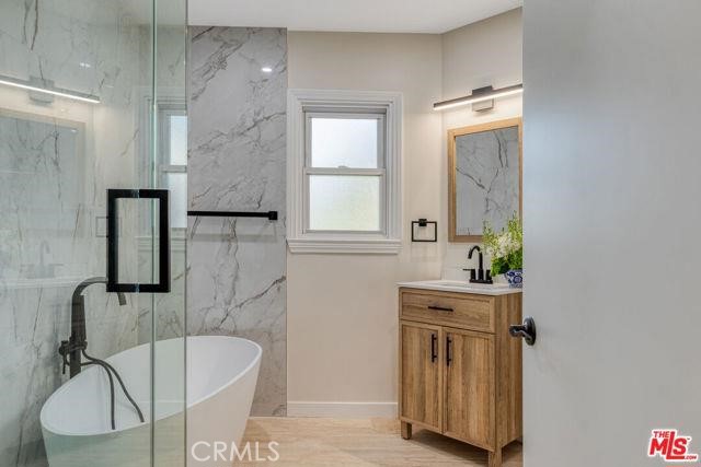 Detail Gallery Image 5 of 8 For 3500 Tuller, Los Angeles,  CA 90034 - 3 Beds | 2 Baths