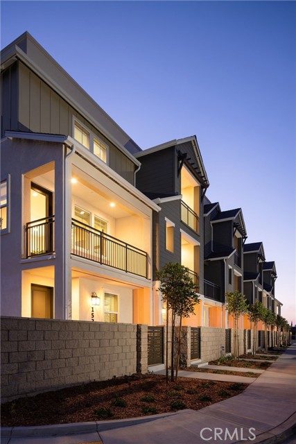 Detail Gallery Image 2 of 4 For 144 S Tulip Ave, Compton,  CA 90220 - 3 Beds | 3/1 Baths