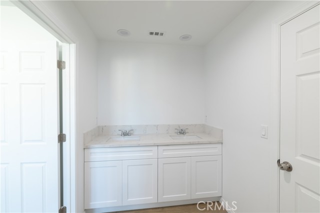 Detail Gallery Image 17 of 21 For 211 N Hathaway a,  Santa Ana,  CA 92703 - 3 Beds | 2/1 Baths