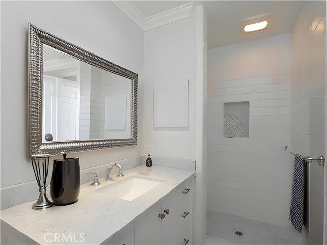 Bathroom 3
(virtually staged)