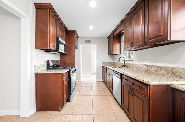 1302 N San Antonio Avenue, Upland CA: https://media.crmls.org/medias/3850d0f4-d5c1-4388-8efb-e23c7907cfd8.jpg