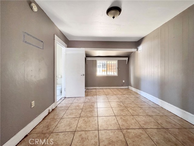 Detail Gallery Image 6 of 29 For 614 W 60th St, Los Angeles,  CA 90044 - – Beds | – Baths