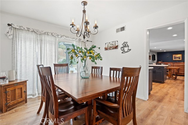 710 W Country Hills W Drive, La Habra CA: https://media.crmls.org/medias/38521e2f-d1fe-4659-9bca-ab1792c08493.jpg