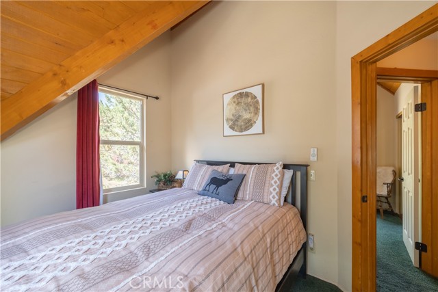 42816 Monterey Street, Big Bear Lake CA: https://media.crmls.org/medias/38537c09-f5c0-4875-8e85-167d1e72c16b.jpg