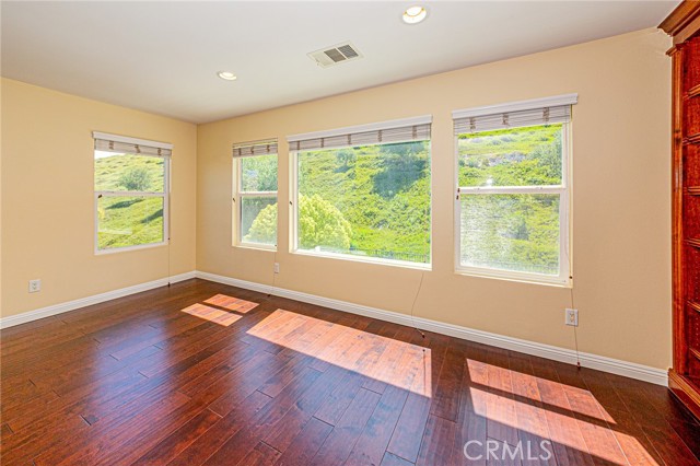 Detail Gallery Image 30 of 62 For 17730 Wren Dr, Canyon Country,  CA 91387 - 5 Beds | 3 Baths