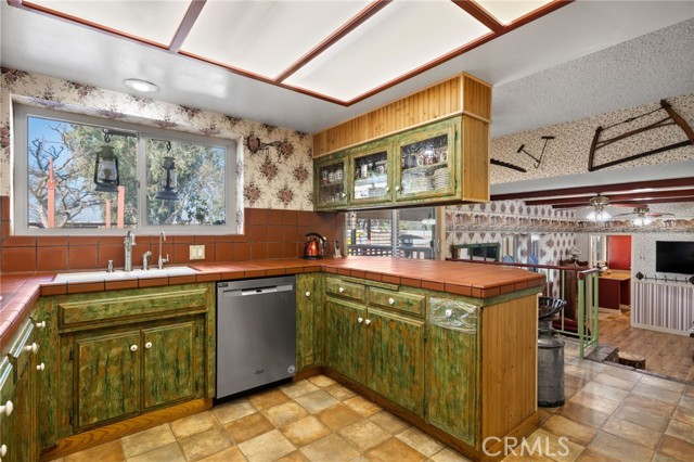 Detail Gallery Image 16 of 69 For 34378 7th Standard, Bakersfield,  CA 93314 - 4 Beds | 3 Baths