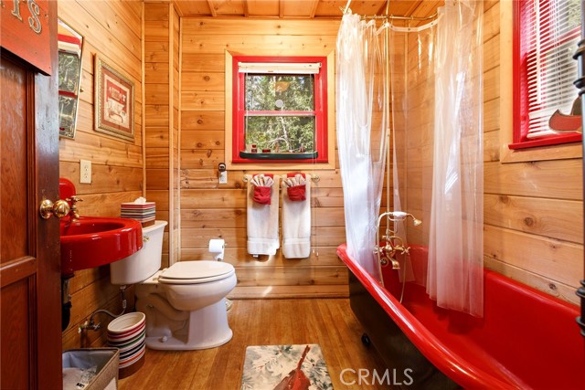 Detail Gallery Image 8 of 31 For 529 West Victoria Ct, Lake Arrowhead,  CA 92352 - 2 Beds | 1 Baths