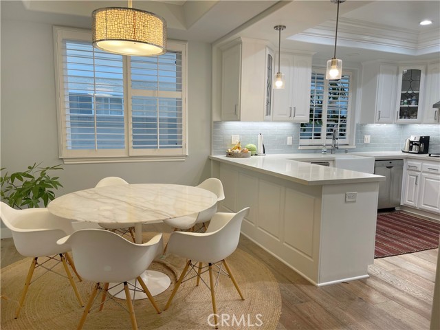 Detail Gallery Image 6 of 47 For 2111 Nelson Ave #B,  Redondo Beach,  CA 90278 - 4 Beds | 3 Baths