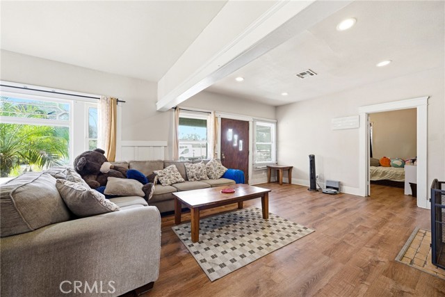 Detail Gallery Image 5 of 33 For 117 E Sycamore, Anaheim,  CA 92805 - 6 Beds | 2 Baths