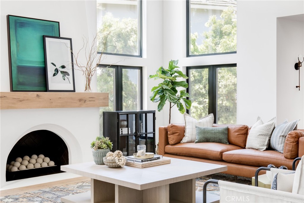 MLS #OC25140282 img 4