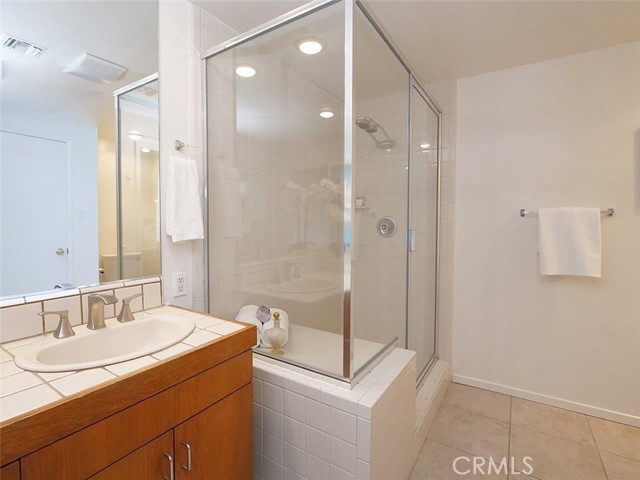 Large Vanity with Dual sinks and 3rd Closet