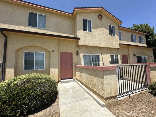 Detail Gallery Image 1 of 32 For 3755 E 52nd St, Maywood,  CA 90270 - 3 Beds | 3 Baths