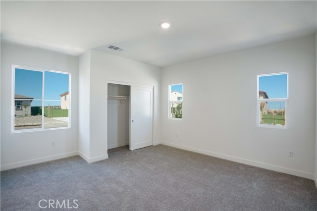 Detail Gallery Image 5 of 15 For 17127 Kent St, Hesperia,  CA 92345 - 3 Beds | 2/1 Baths