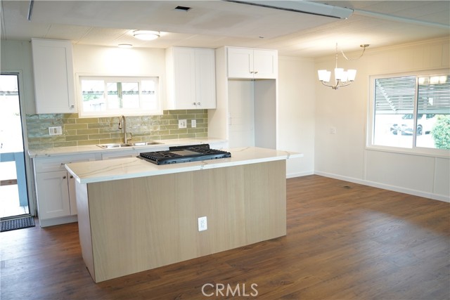 9391 California Ave, Riverside CA: https://media.crmls.org/medias/3859297b-2512-45c4-8565-037f017caa1a.jpg