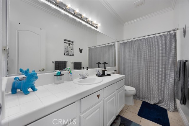 11113 Cypress Falls Avenue, Bakersfield CA: https://media.crmls.org/medias/3859c327-8efa-434f-8f69-6506583199bf.jpg