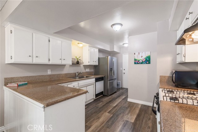 Detail Gallery Image 10 of 44 For 25259 Avenida Dorena, Newhall,  CA 91321 - 3 Beds | 2 Baths