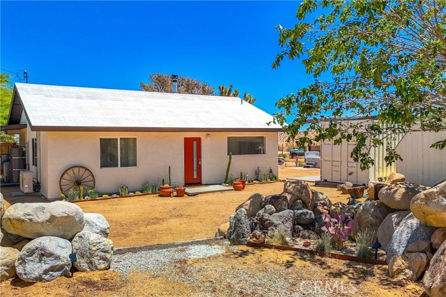 Detail Gallery Image 4 of 36 For 1457 Cambria Ave, Yucca Valley,  CA 92284 - 2 Beds | 1 Baths