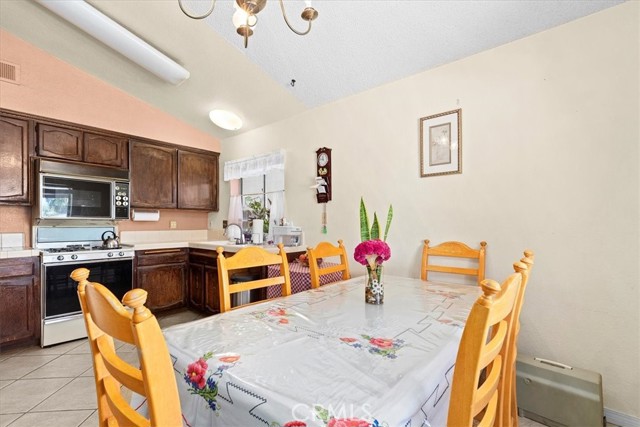 15429 Bandy Court, Moreno Valley CA: https://media.crmls.org/medias/385a134f-e2ad-4a9a-8d95-bf40bb884c65.jpg