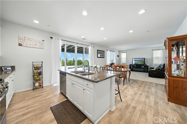 14160 Hercules Street, Hesperia CA: https://media.crmls.org/medias/385ab371-bb2b-40dc-9fa5-4e36537d664f.jpg