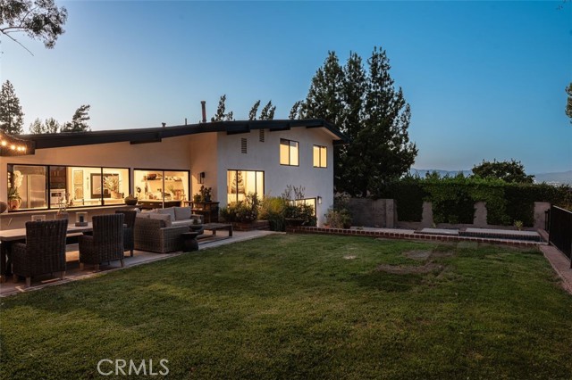 Detail Gallery Image 15 of 16 For 3960 Ellenita, Tarzana,  CA 91356 - 3 Beds | 3 Baths