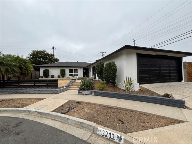 Detail Gallery Image 1 of 13 For 3202 Montana Ave, Costa Mesa,  CA 92626 - 4 Beds | 2 Baths