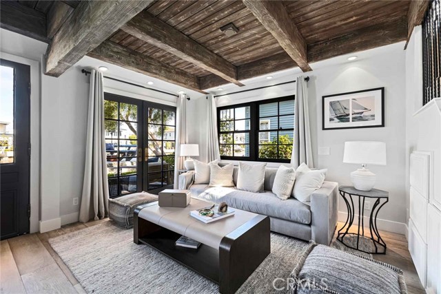 Detail Gallery Image 6 of 35 For 305 Grand Canal #3,  Newport Beach,  CA 92662 - 4 Beds | 3 Baths