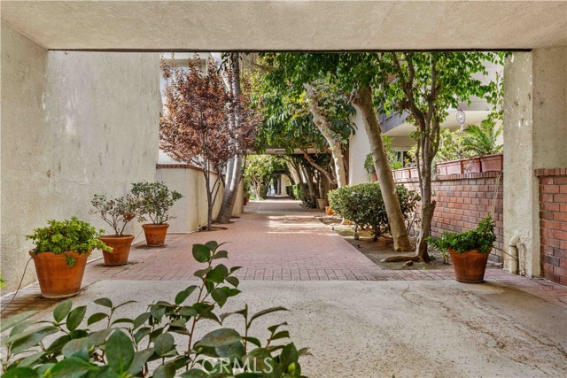 Detail Gallery Image 8 of 54 For 5440 Lindley Ave #316,  Encino,  CA 91316 - 2 Beds | 2 Baths