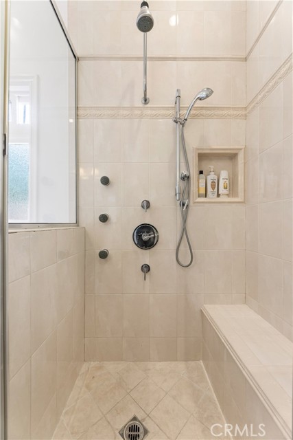 4811 Heaven Avenue, Woodland Hills CA: https://media.crmls.org/medias/385c968a-c3b9-4bd3-b154-9e265733430d.jpg