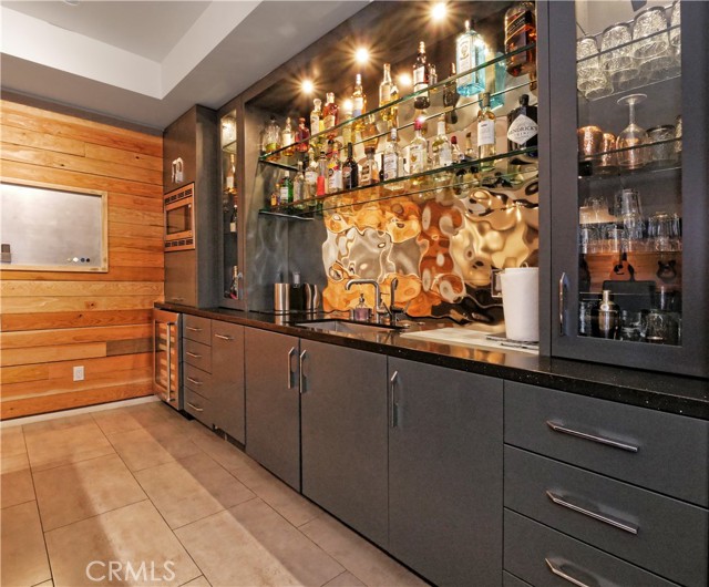 Full bar with kitchenette in basement.