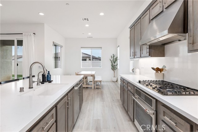 Detail Gallery Image 4 of 39 For 39481 Chamise, Temecula,  CA 92591 - 4 Beds | 3 Baths