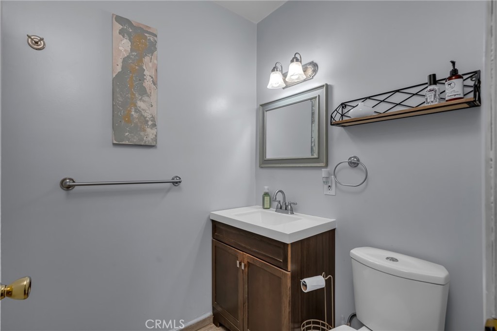 https://media.crmls.org/medias/385e8f0e-0d1a-46f7-bc99-62bbd84f5822.jpg?preset=X-Large