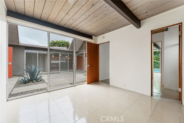 5112 E Valencia Drive, Orange CA: https://media.crmls.org/medias/385eed4d-33c3-4106-bfc4-202b61db3445.jpg