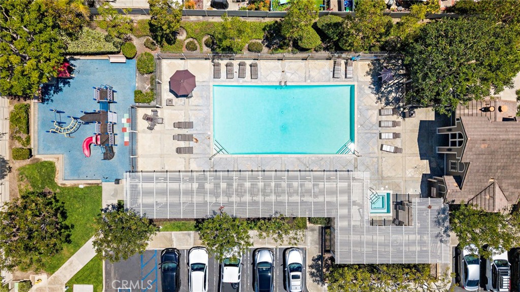 https://media.crmls.org/medias/385f61c6-66c0-47c3-bcff-18c687a5b32a.jpg?preset=X-Large