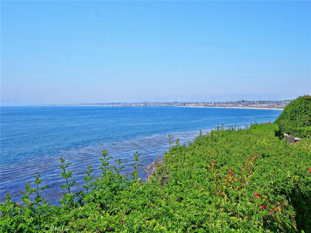https://media.crmls.org/medias/385f77b5-3823-4f07-ac0d-56d29d3ae958.jpg?preset=X-Large