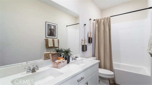 2653 E Hyde Paseo, Ontario CA: https://media.crmls.org/medias/385fe989-853b-416f-8ec0-bf745839a3c4.jpg