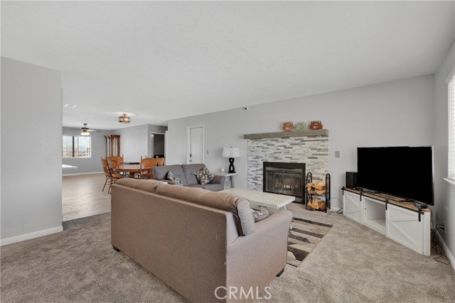 18064 Cajon Street, Hesperia CA: https://media.crmls.org/medias/385fed67-28e7-4c60-b16a-9711e7a032f7.jpg
