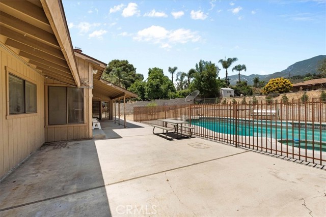 18510 Santa Fe Avenue, San Bernardino CA: https://media.crmls.org/medias/38601580-701e-4e78-863f-6c4f11adfc9a.jpg
