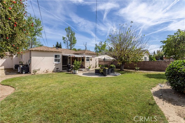 10145 Noble, Mission Hills (San Fernando) CA: https://media.crmls.org/medias/386049b0-ee27-4bfa-bb3e-7e4394532c79.jpg