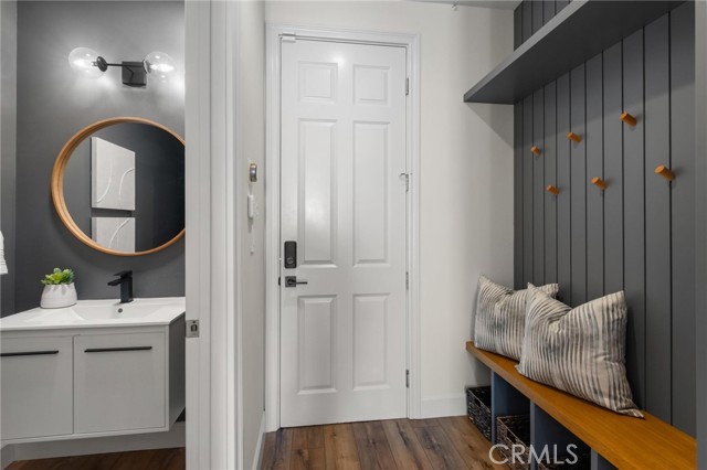 7938 Kenyon Avenue, Los Angeles CA: https://media.crmls.org/medias/3861b882-fe4c-4b08-8b38-476d9983552c.jpg