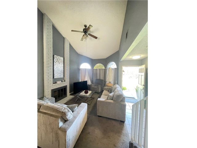 11557 Oakwood, Fontana CA: https://media.crmls.org/medias/3861be0f-9b8b-4583-aa34-a2d053cf641e.jpg