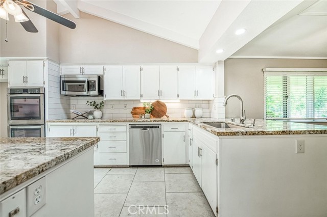 1590 W Escalon Avenue, Fresno CA: https://media.crmls.org/medias/38636e53-a5c8-4f3f-95ba-bd05a3d7e86a.jpg