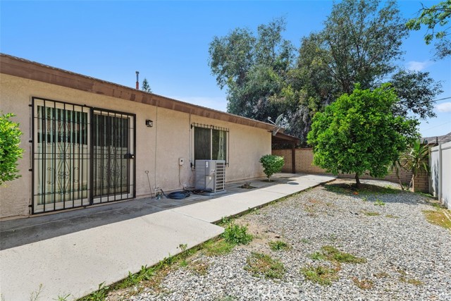 2797 Persimmon Place, Riverside CA: https://media.crmls.org/medias/3863ef50-c1f8-41ed-a775-5ec95ae66a11.jpg