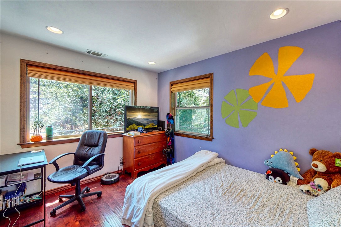 Detail Gallery Image 6 of 8 For 319 Triangle Nook Rd, Cedarpines Park,  CA 92322 - 3 Beds | 2/1 Baths