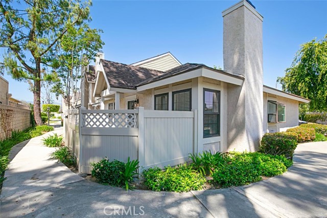 Detail Gallery Image 3 of 34 For 1834 E Covina Bld, Covina,  CA 91724 - 2 Beds | 2 Baths